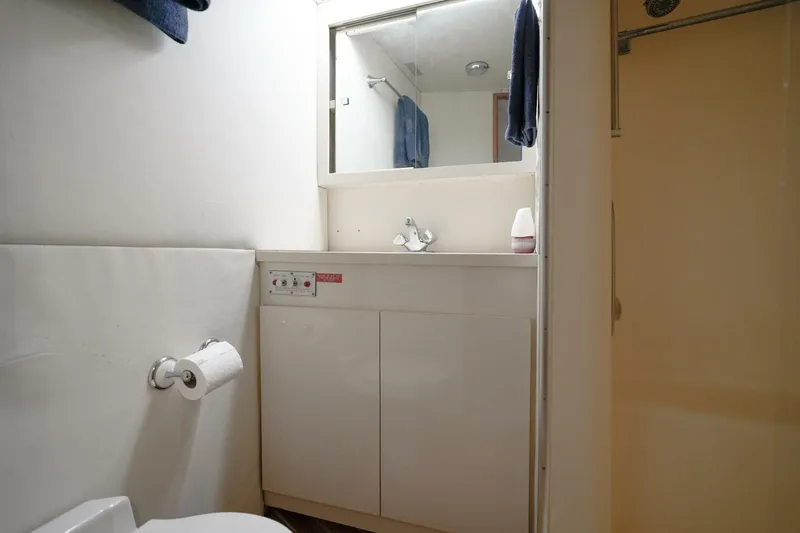 Slide: The Image of 1994 Hatteras 46 Convertible- CHANGE ORDER- Guest Head - 5727021