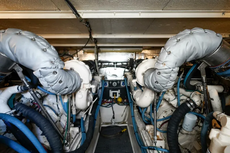 Slide: The Image of 1994 Hatteras 46 Convertible- CHANGE ORDER- Engine Room - 5727045