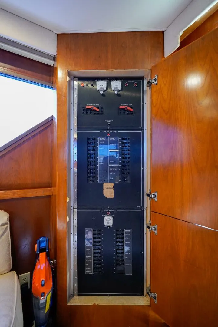 Slide: The Image of 1994 Hatteras 46 Convertible- CHANGE ORDER- Fuse Box - 5727032