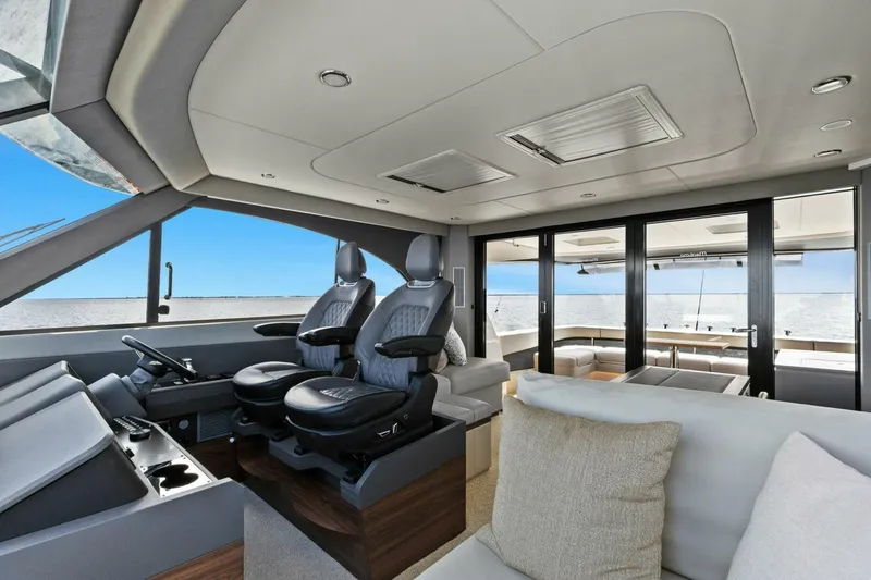 Slide: The Image of 2025 Maritimo M600 - Helm - 5728060