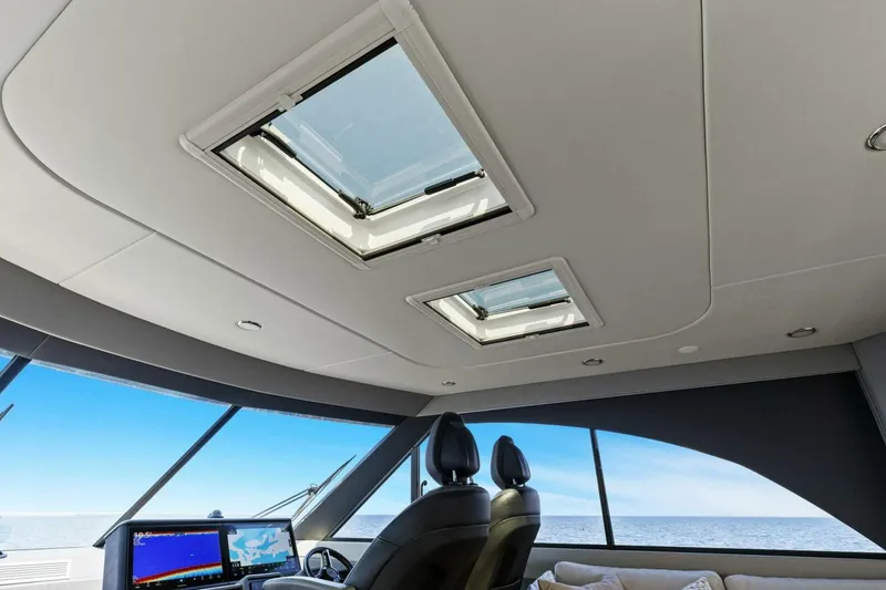 Slide: The Image of 2025 Maritimo M600 - Helm Sunroof - 5728073