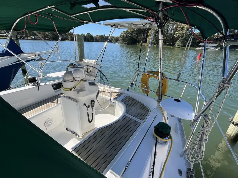 Slide: The Image of Beneteau 331 2004 - 5775243