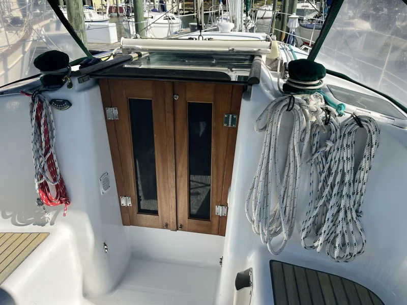 Slide: The Image of Beneteau 331 2004 - 5775293