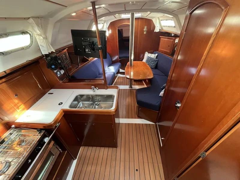 Slide: The Image of Beneteau 331 2004 - 5775269