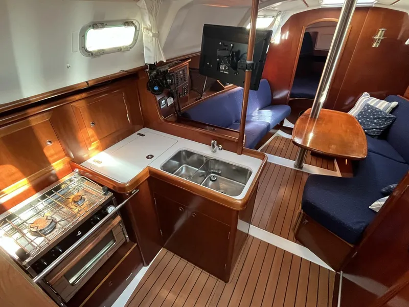 Slide: The Image of Beneteau 331 2004 - 5775270