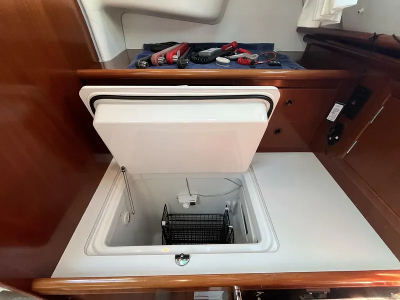 Slide: The Image of Beneteau 331 2004 - 5775272