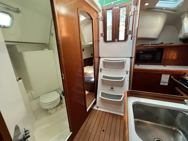 Slide: The Image of Beneteau 331 2004 - 5775280