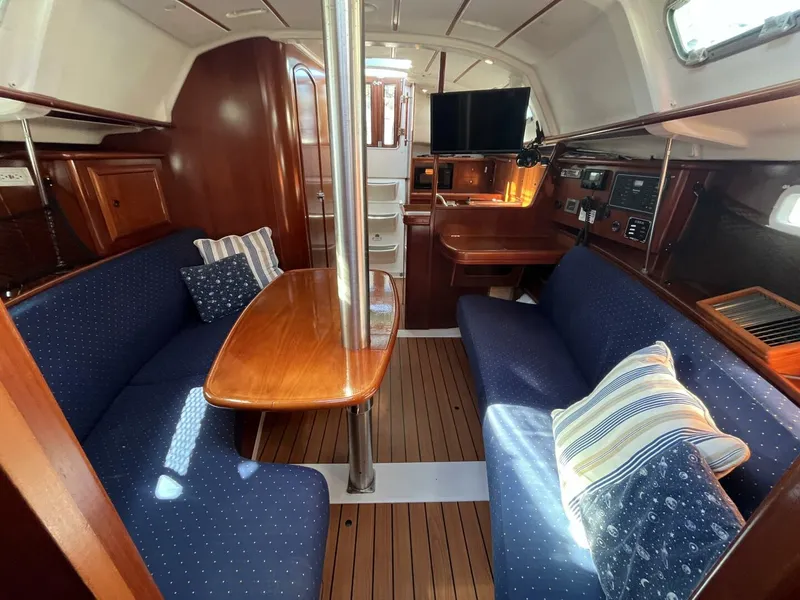 Slide: The Image of Beneteau 331 2004 - 5775287