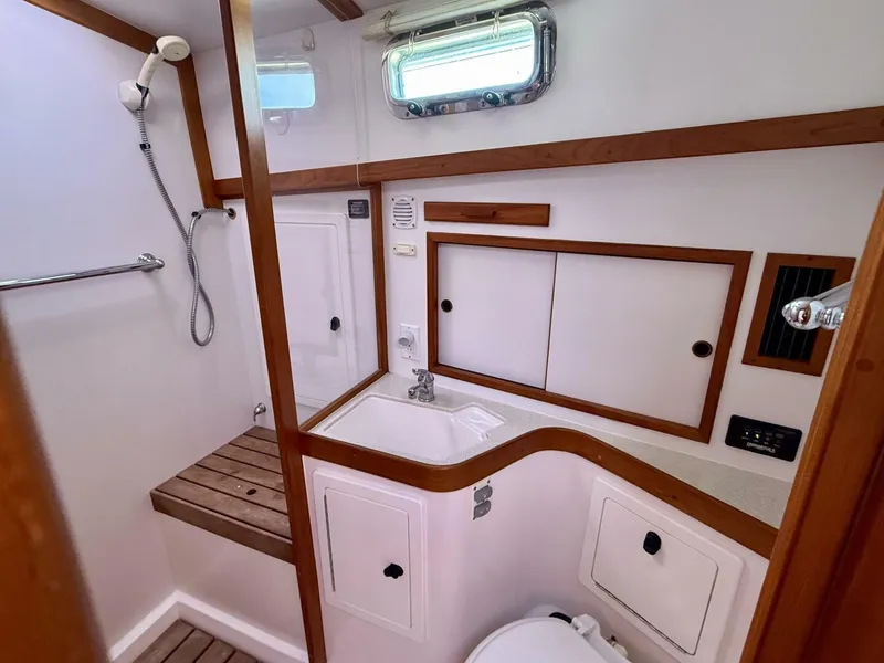 Slide: The Image of Sabre 42 Sedan 2006 - 5727516