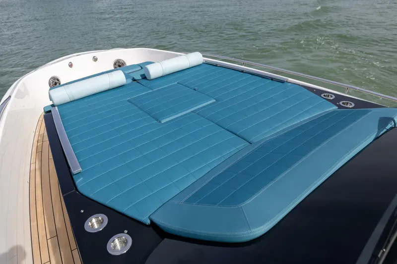 Slide: The Image of Sacs Rebel 47 2025 - 5727998