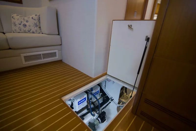 Slide: The Image of Engine Compartment - 5728189