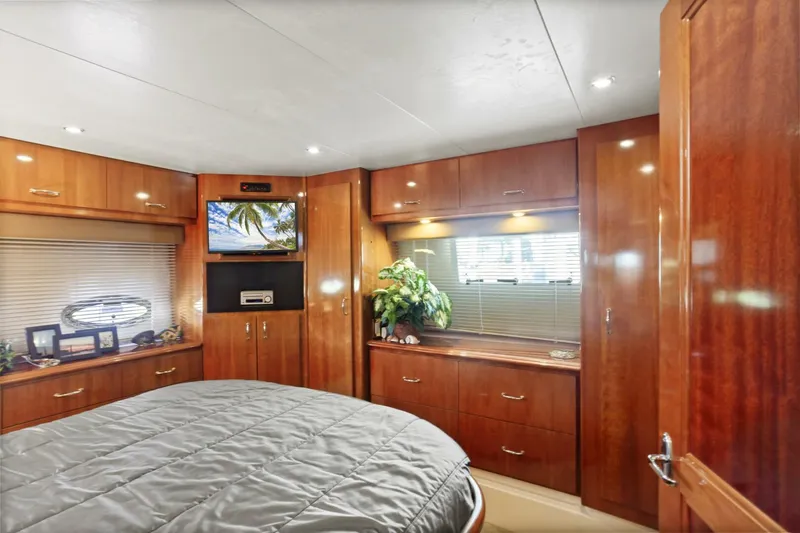 Slide: The Image of Carver 466 Motor Yacht 2005 - 5728154