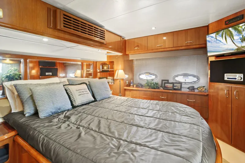 Slide: The Image of Carver 466 Motor Yacht 2005 - 5728155