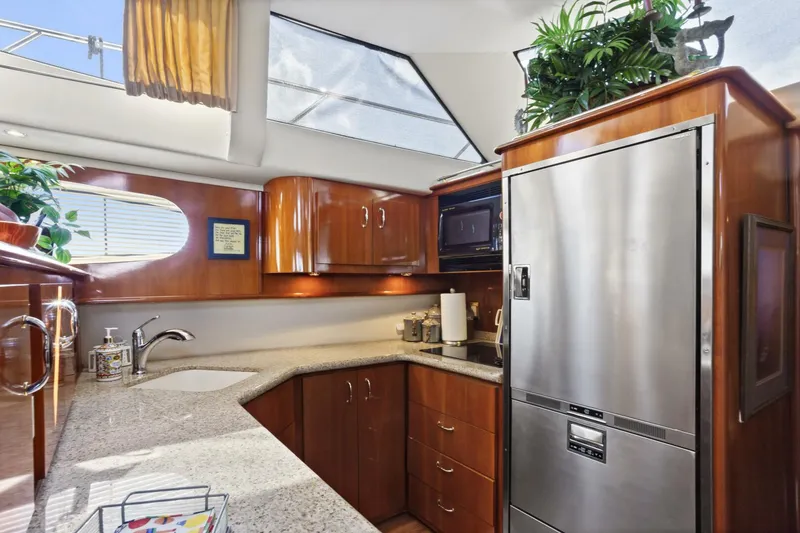 Slide: The Image of Carver 466 Motor Yacht 2005 - 5728163