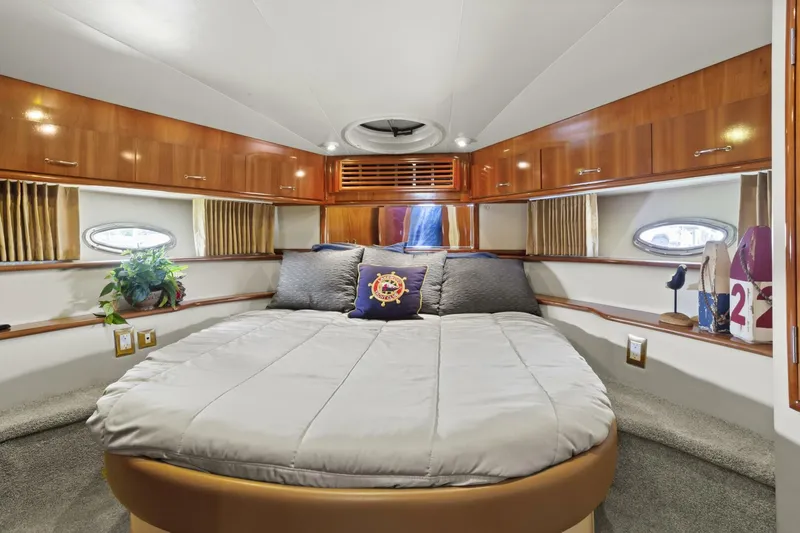 Slide: The Image of Carver 466 Motor Yacht 2005 - 5728167