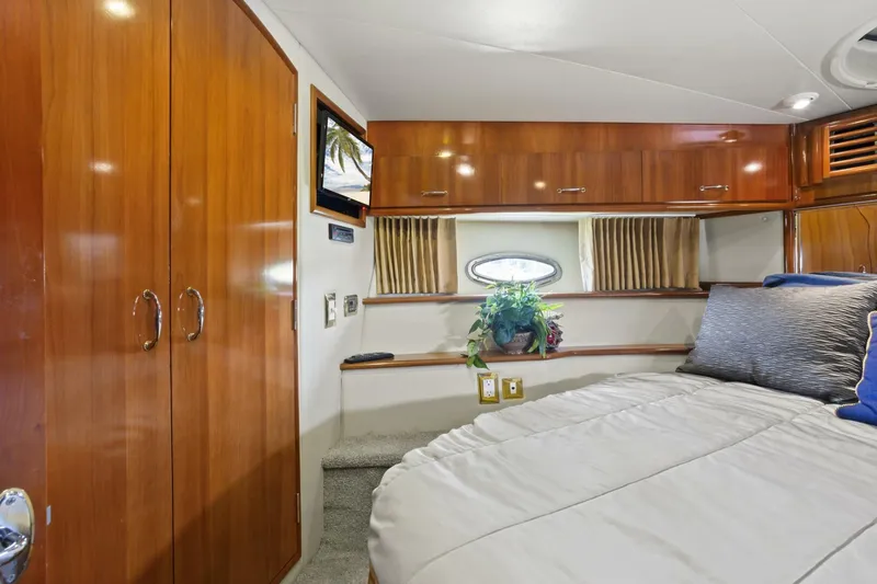 Slide: The Image of Carver 466 Motor Yacht 2005 - 5728168
