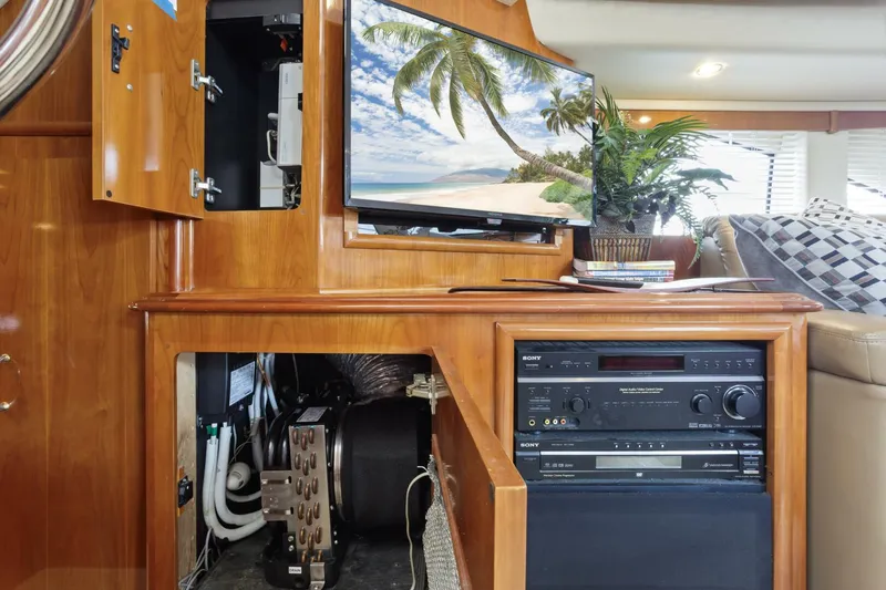 Slide: The Image of Carver 466 Motor Yacht 2005 - 5728170