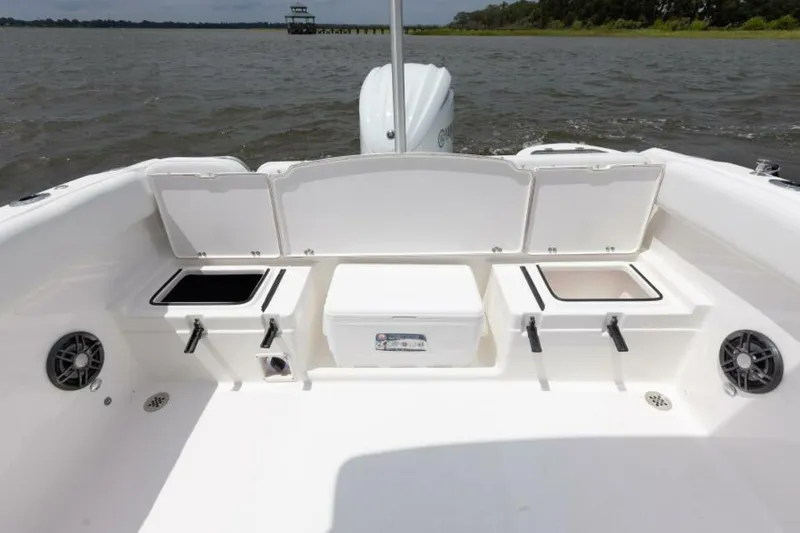 Slide: The Image of Sea Fox 228 Traveler 2026 - 5729806