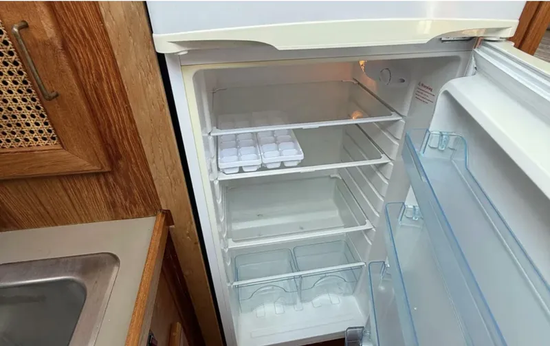 Slide: The Image of Bayliner 3870 Motoryacht 1983 - 5730282