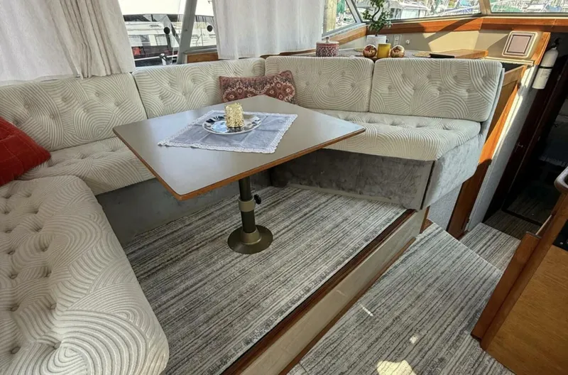 Slide: The Image of Bayliner 3870 Motoryacht 1984 - 5730248