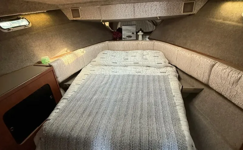Slide: The Image of Bayliner 3870 Motoryacht 1984 - 5730274