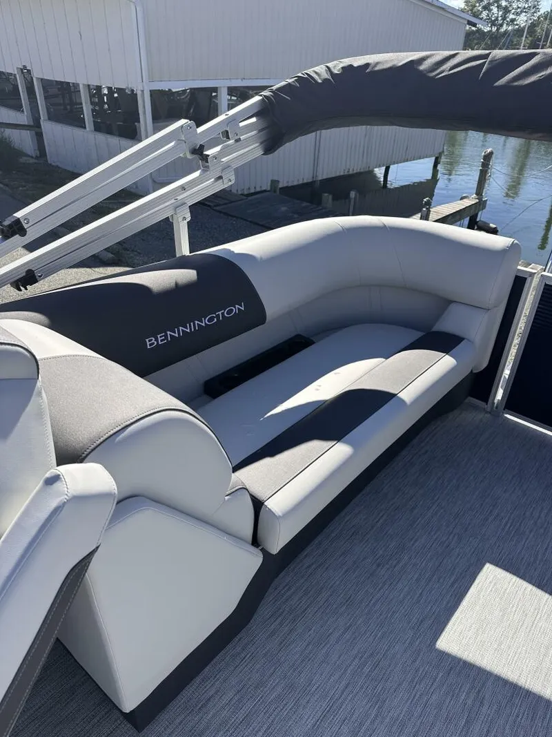 Slide: The Image of Bennington 22SR 2026 - 5730719