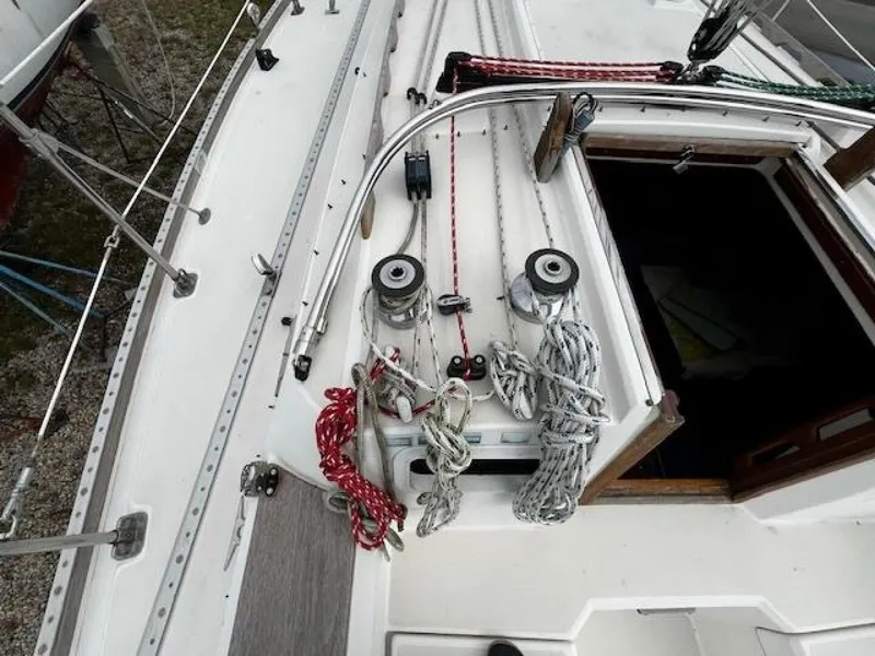 Slide: The Image of Port Lewmar winches - 5730758