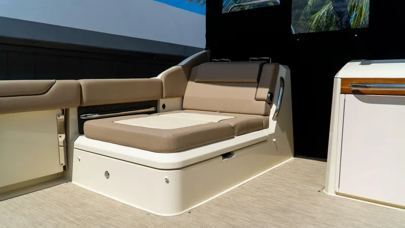 Slide: The Image of Chris-Craft Calypso 2025 - 5731082