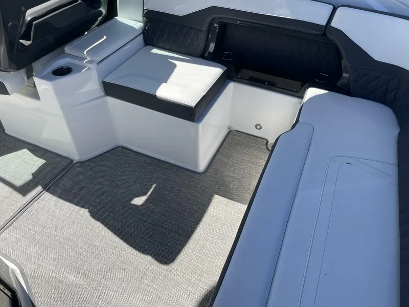 Slide: The Image of Monterey 328SS 2019 - 5731477