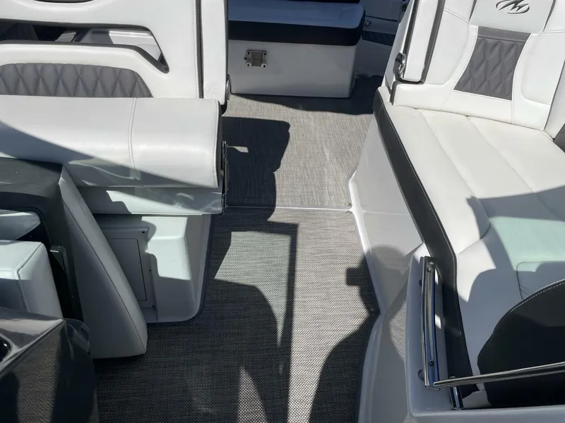 Slide: The Image of Monterey 328SS 2019 - 5731500