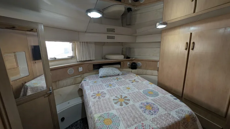 Slide: The Image of Carver 370 AFT CABIN 1994 - 5731876