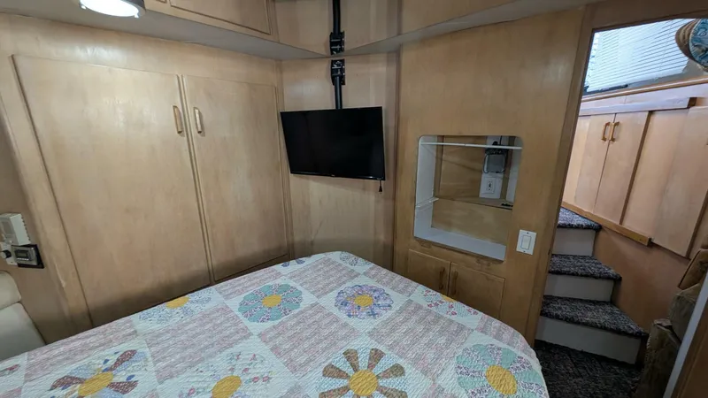 Slide: The Image of Carver 370 AFT CABIN 1994 - 5731886