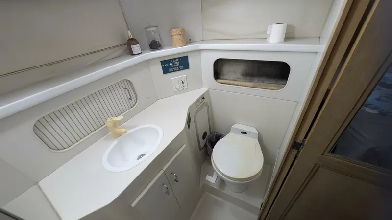 Slide: The Image of Carver 370 AFT CABIN 1994 - 5731882