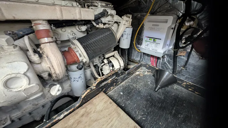 Slide: The Image of Carver 370 AFT CABIN 1994 - 5731896