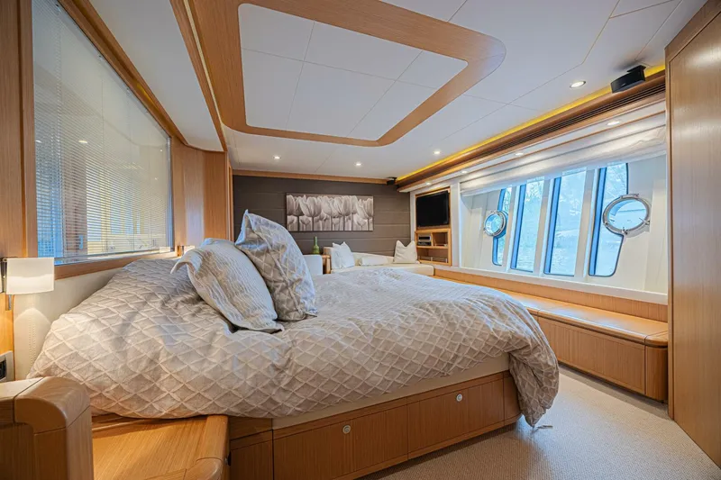 Slide: The Image of Ferretti 830 2011 - 5750284