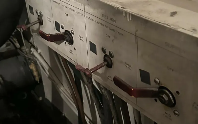 Slide: The Image of Hatteras 58 Yachtfish 1974 - 5732936