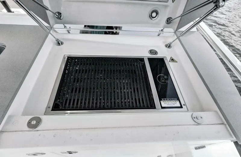 Slide: The Image of Absolute 52 Fly 2025 - 5733414