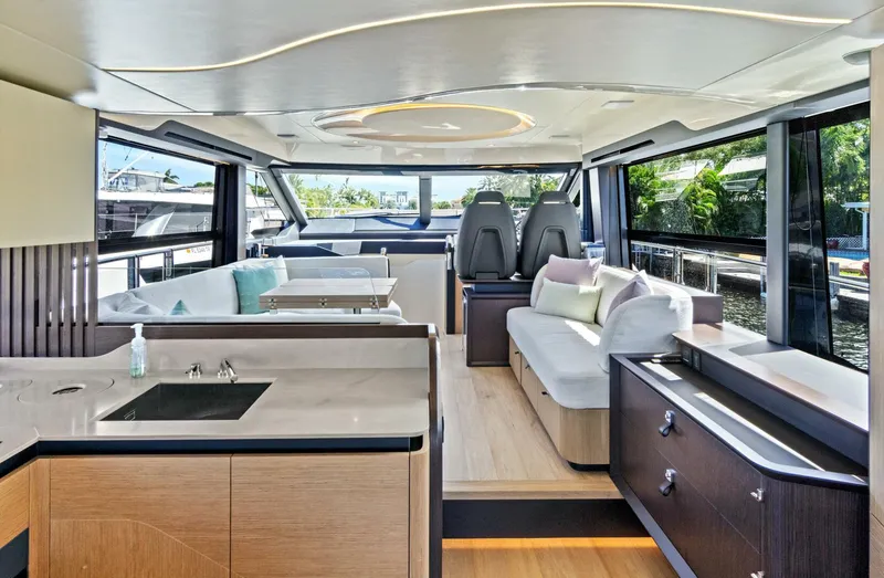 Slide: The Image of Absolute 52 Fly 2025 - 5733424