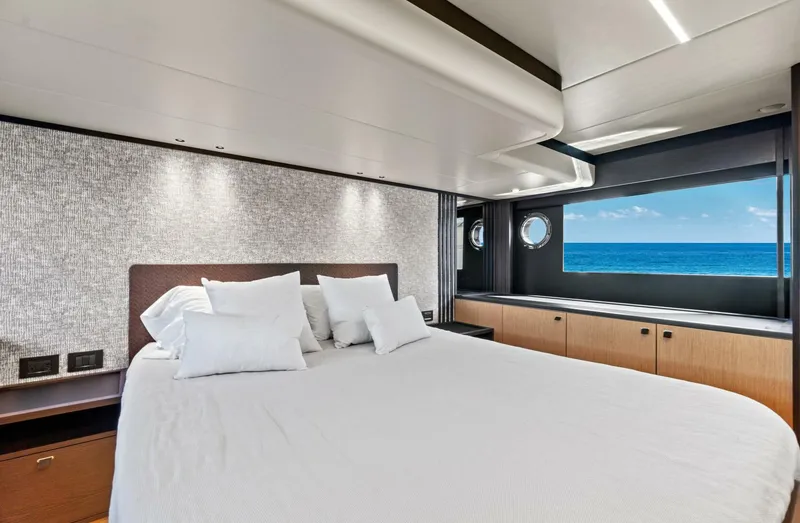 Slide: The Image of Absolute 52 Fly 2025 - 5733476