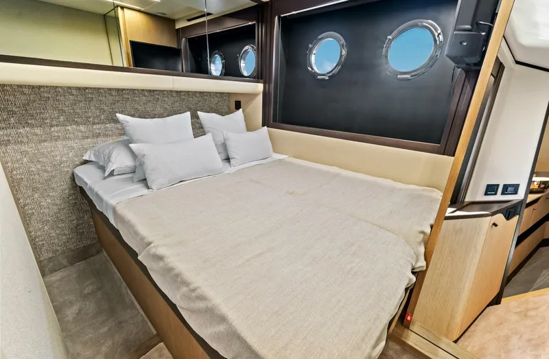 Slide: The Image of Absolute 52 Fly 2025 - 5733491