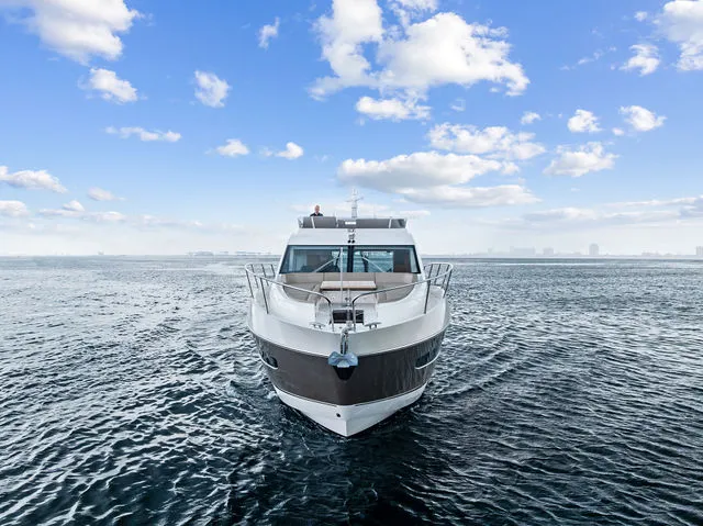 Slide: The Image of Sunseeker Manhattan 52 2020 - 53