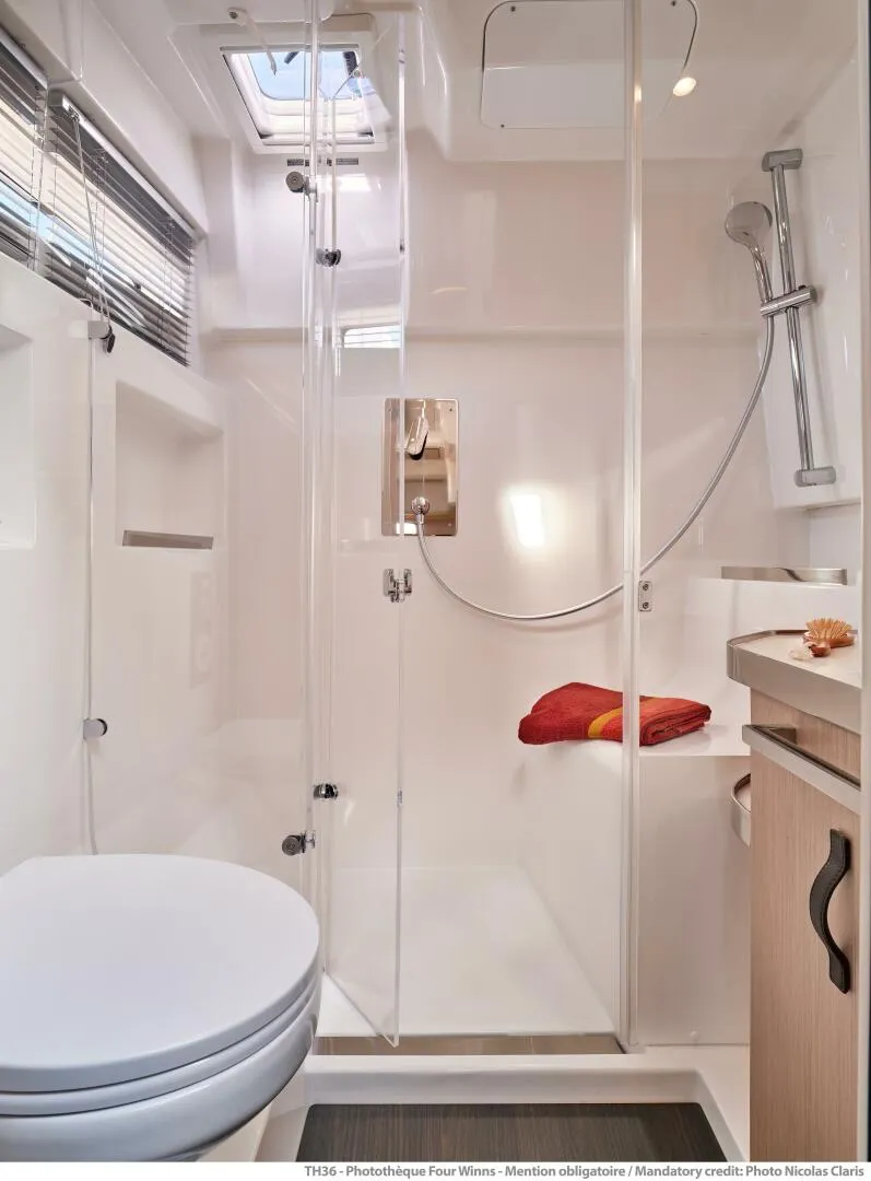 Slide: The Image of Four Winns TH38 2026 - 5736185