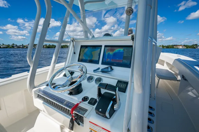 Slide: The Image of SeaVee 322z 2024 - 5736178