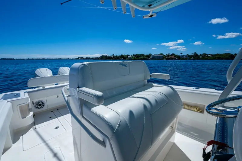 Slide: The Image of SeaVee 322z 2024 - 5736179