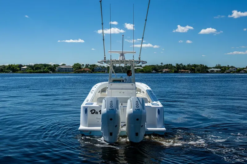 Slide: The Image of SeaVee 322z 2024 - 5736182