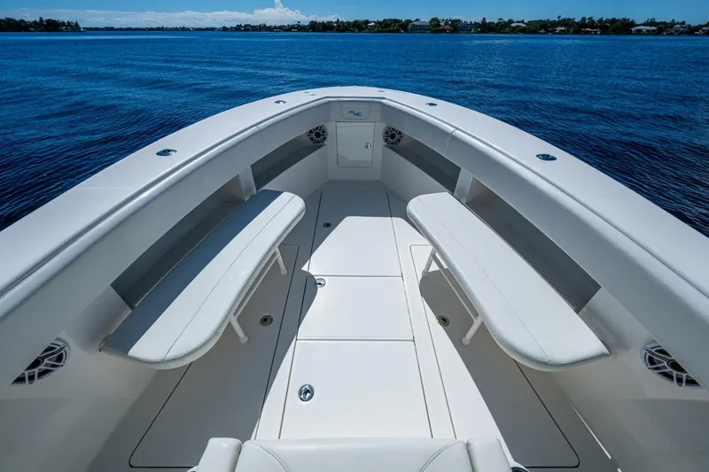 Slide: The Image of SeaVee 322z 2024 - 5736164