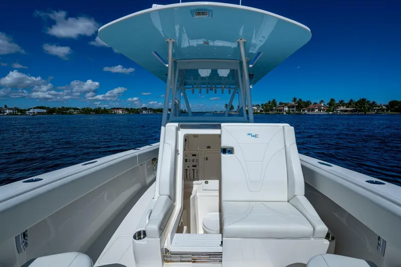 Slide: The Image of SeaVee 322z 2024 - 5736165