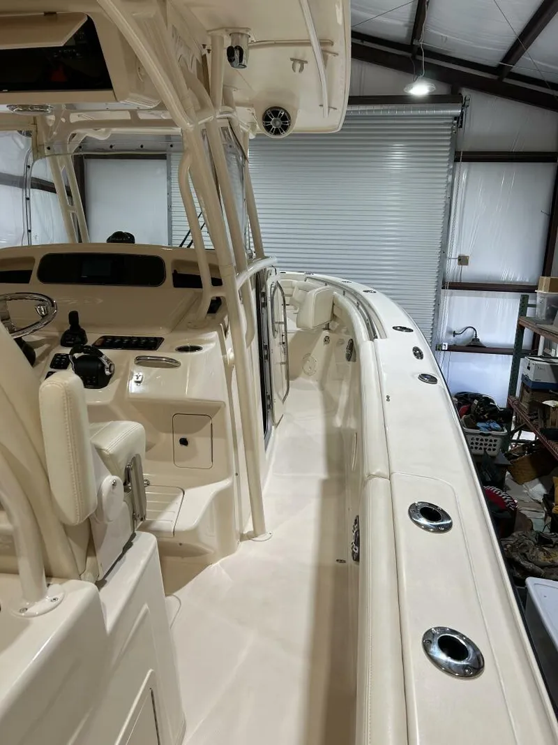 Slide: The Image of Grady-White 33 2019 - 5736360