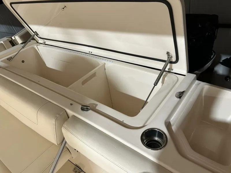 Slide: The Image of Grady-White 33 2019 - 5736363