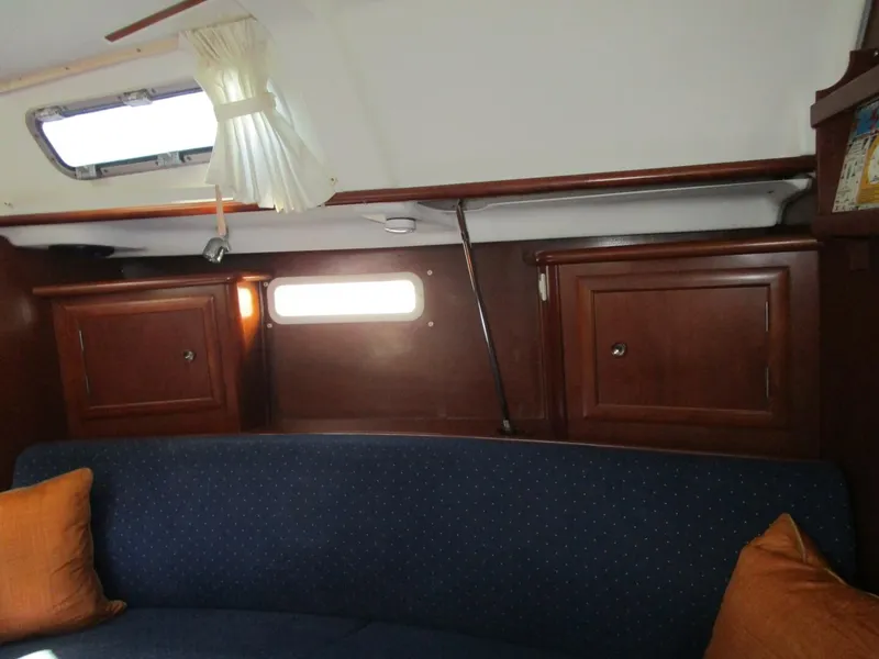 Slide: The Image of Beneteau 331 CB 2003 - 5736550